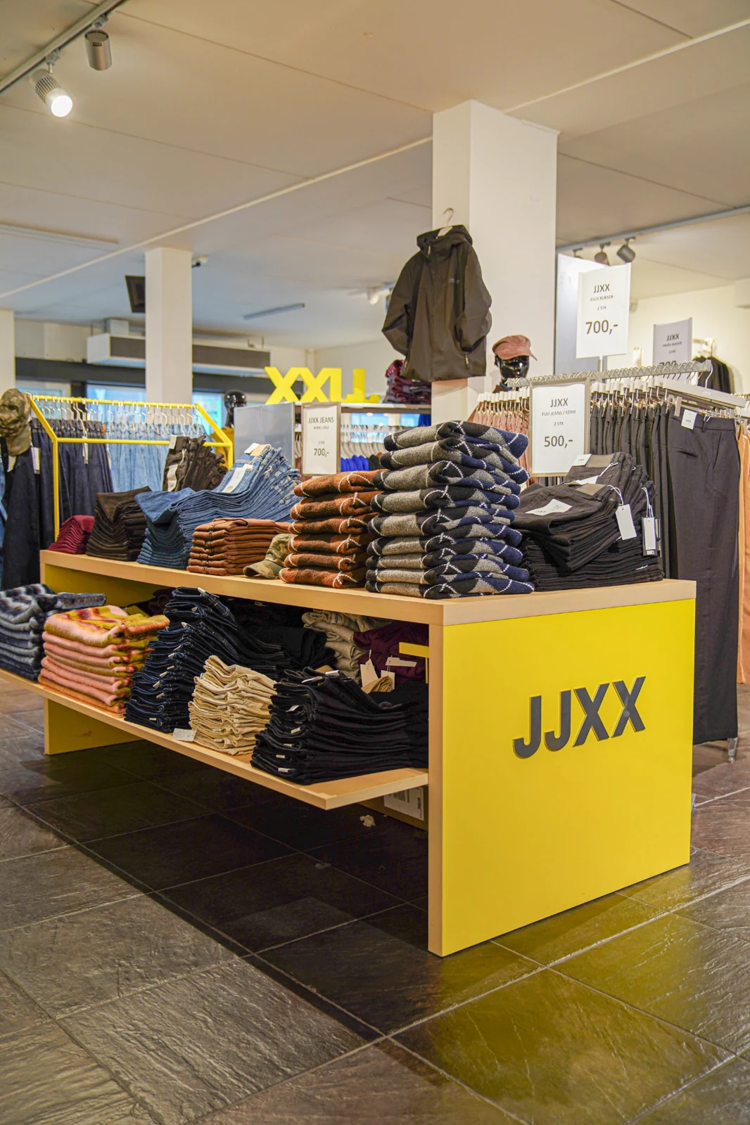 JJXX auf einem Display bei HUSET