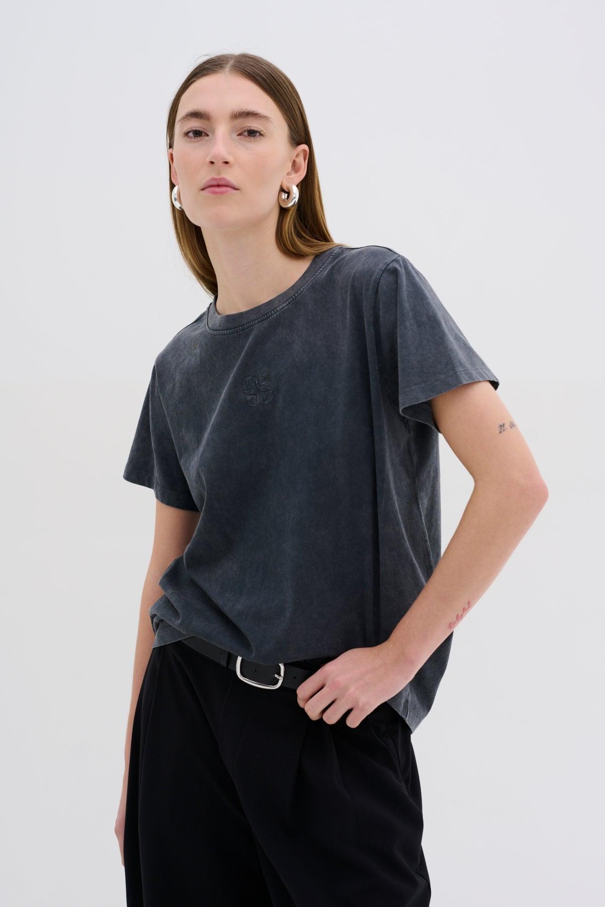 My Essential Wardrobe Seattle - Logo tee - HUSET Men & Women