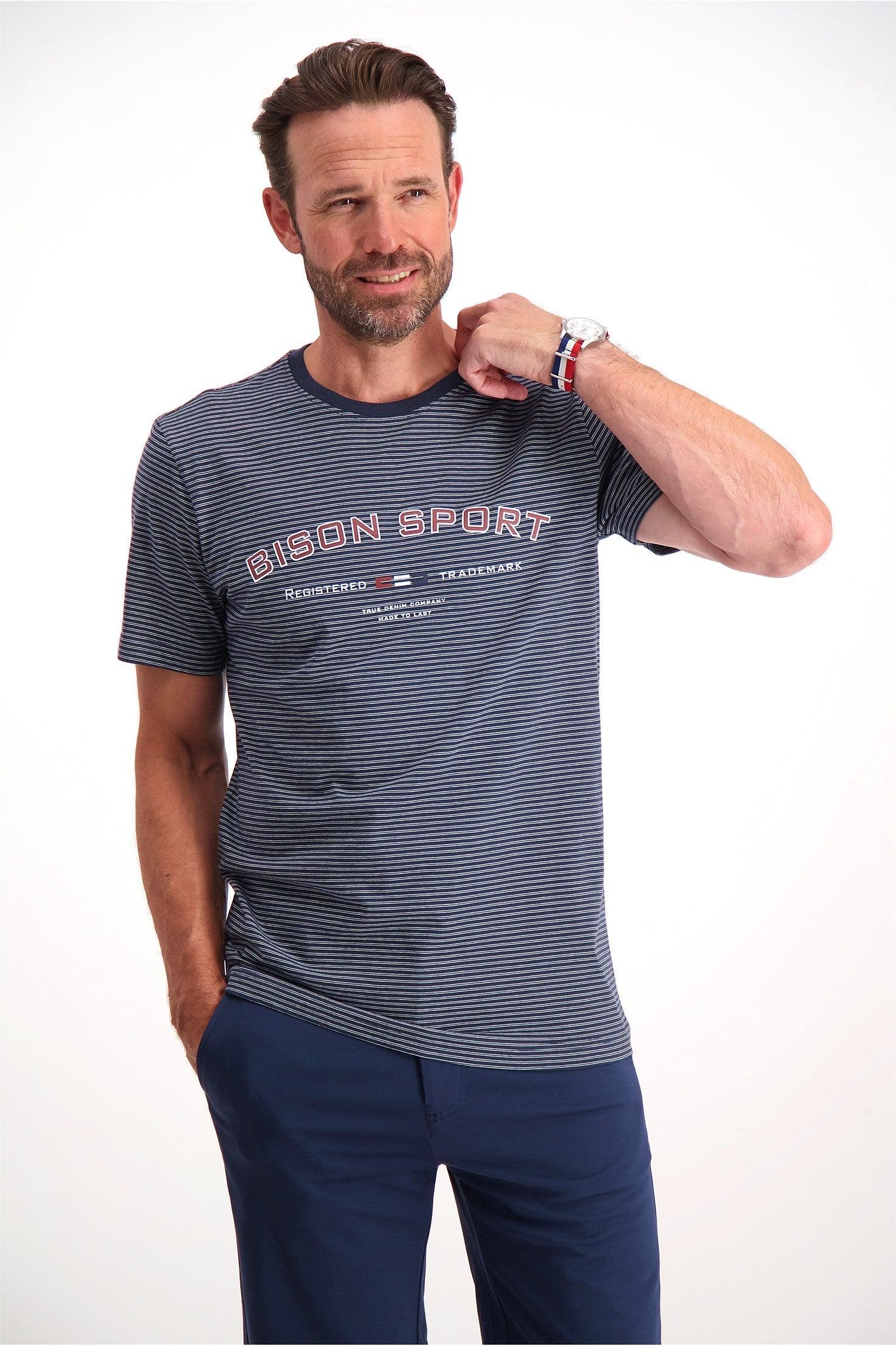 Bison - Stribet T-shirt m. print (S - 3XL) - HUSET Men & Women