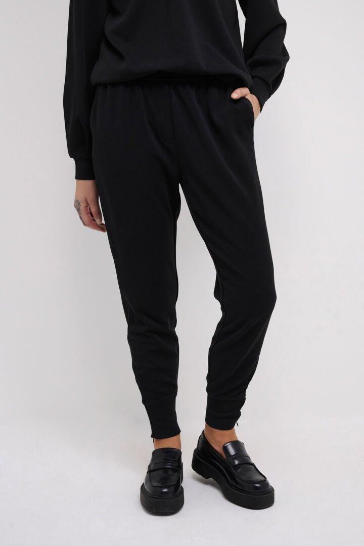 My Essential Wardrobe - The Sweat Pants - HUSET Men & Women